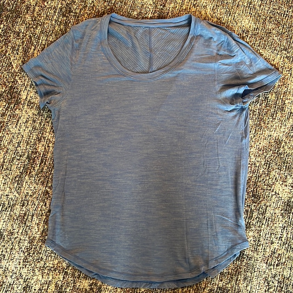 Lululemon Size 4 Meant to Move Tee